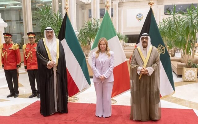 أمير الكويت يستقبل رئيسة وزراء إيطاليا بحضور ولي العهد ورئيس مجلس الوزراء