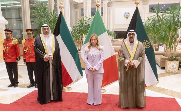 أمير الكويت يستقبل رئيسة وزراء إيطاليا بحضور ولي العهد ورئيس مجلس الوزراء