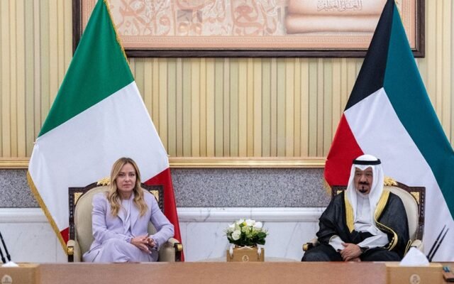 الكويت وإيطاليا توقعان مذكرتي تفاهم وخطاب نوايا في الاستثمار والدفاع والتعاون العسكري