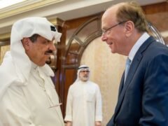 لاري فينك رئيس بلاك روك يلتقي رئيس مجلس الوزراء الكويتي في قصر بيان